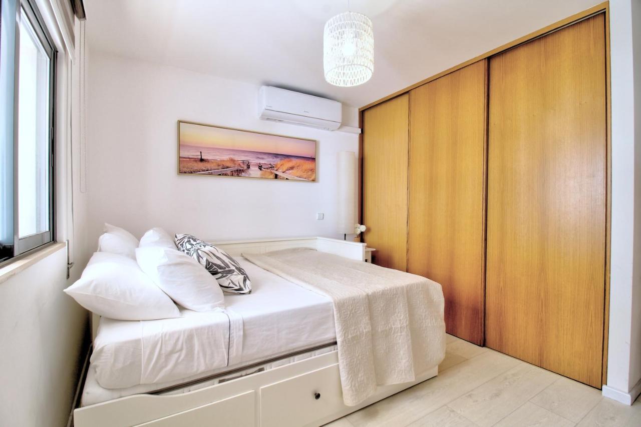 Апартаменти Center Location, Ac, Swimming Pool, And Parking Олян Екстер'єр фото