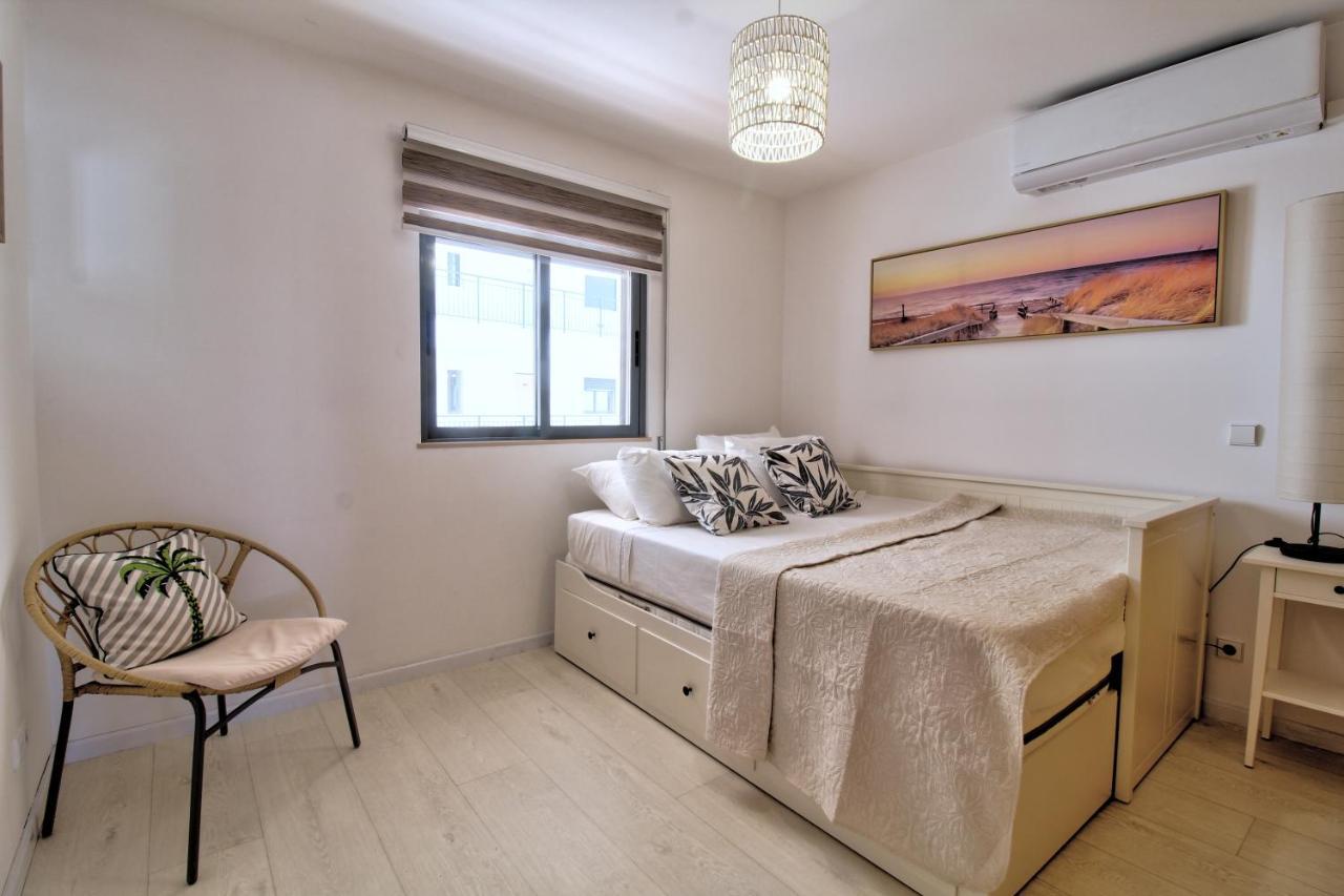 Апартаменти Center Location, Ac, Swimming Pool, And Parking Олян Екстер'єр фото