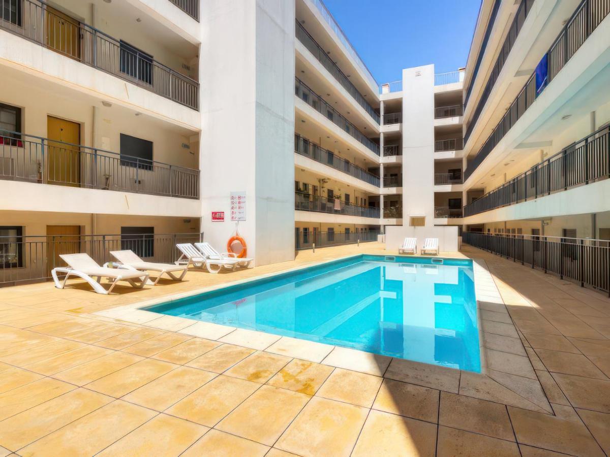Апартаменти Center Location, Ac, Swimming Pool, And Parking Олян Екстер'єр фото